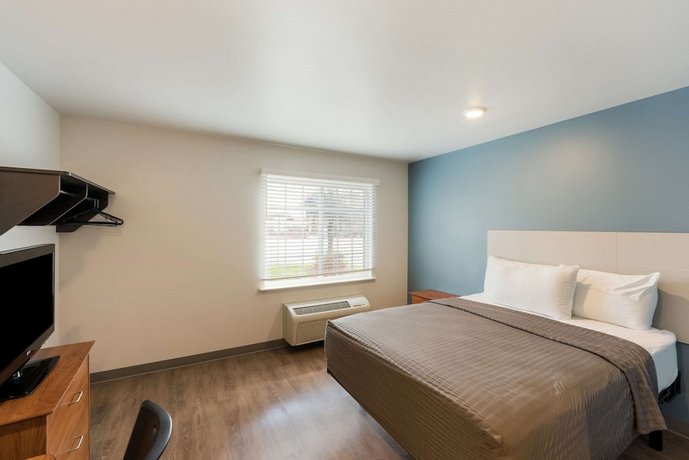 WoodSpring Suites Austin Aquarium