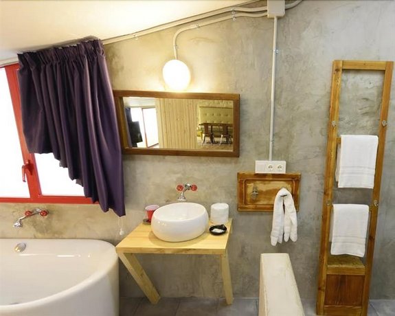 Tomate Rooms