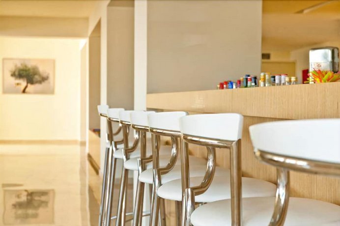 Lindos White Hotel & Suites