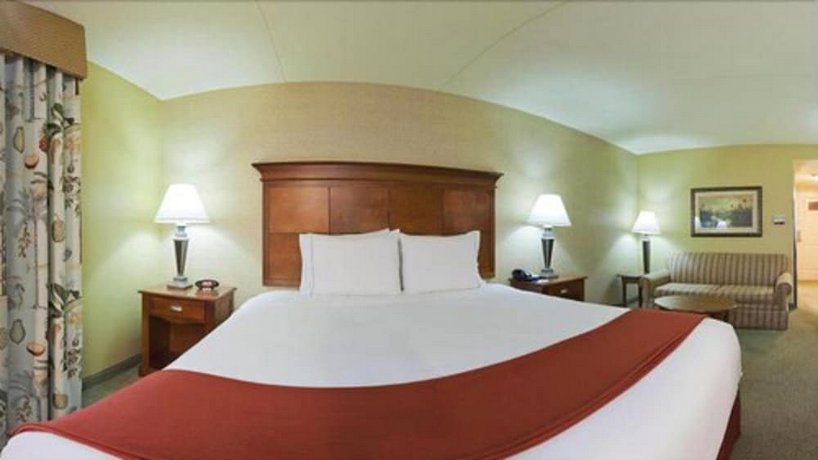 Holiday Inn Express Hotel & Suites Bloomington