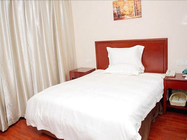 GreenTree Inn Jiangsu Nantong Middle Renming Road Dongjing International Express Hotel