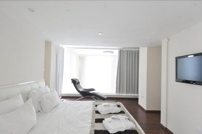 Island Luxurious Suites Hotel