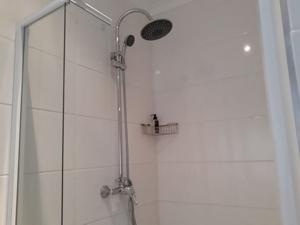 8 Ibis Lane Guest House
