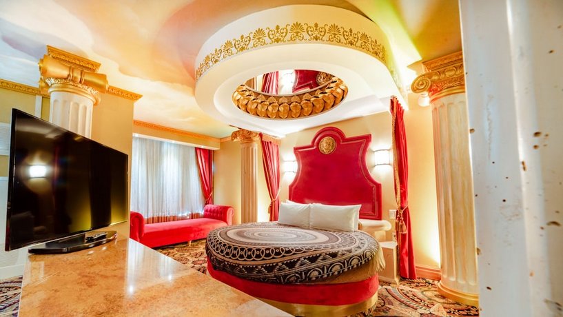 Fantasyland Hotel