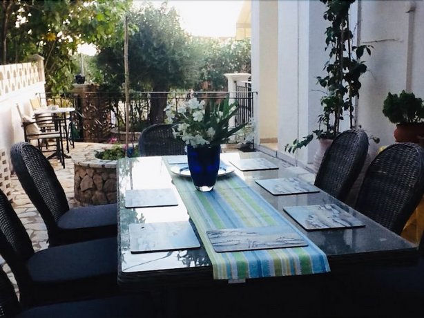 Villa Ampelaki 30 meters to beach