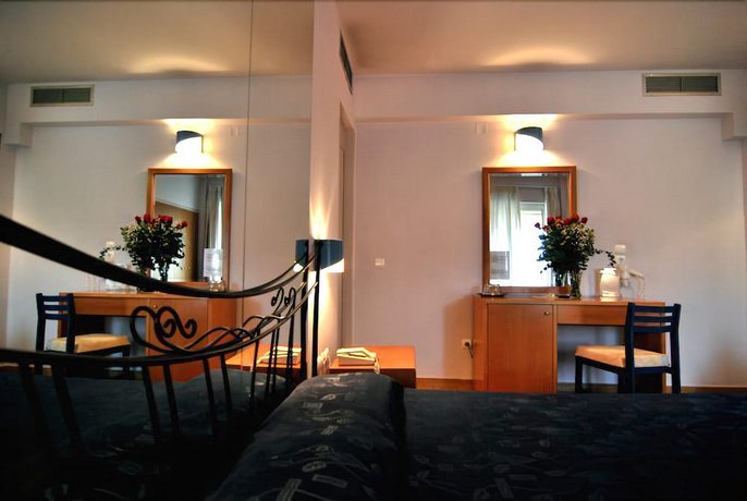 Iniohos Hotel