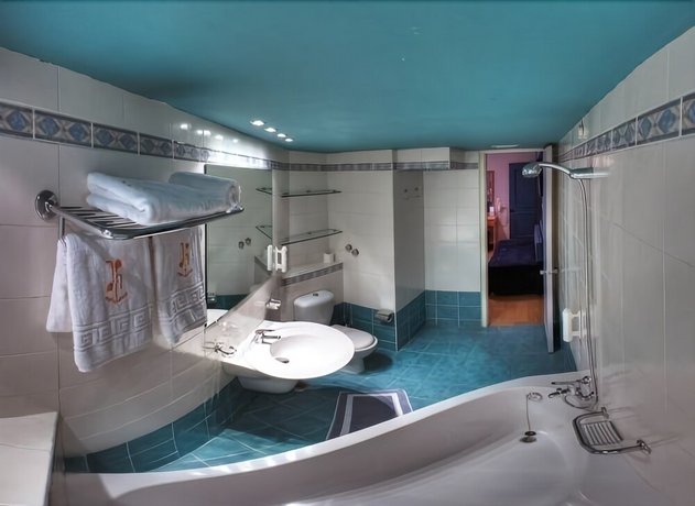 Iniohos Hotel