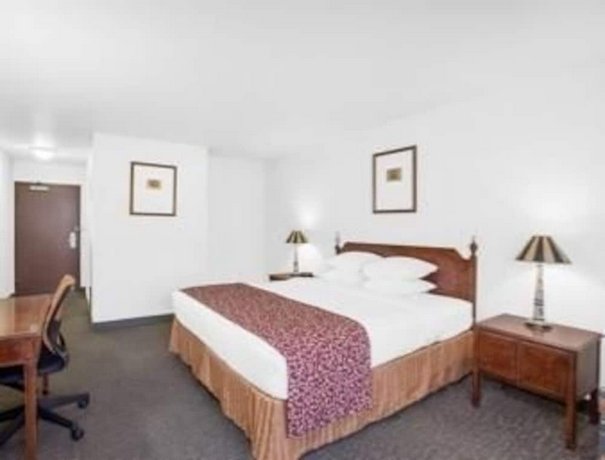Ramada by Wyndham Barstow