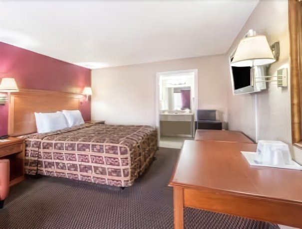 Days Inn by Wyndham San Antonio Splashtown ATT Center