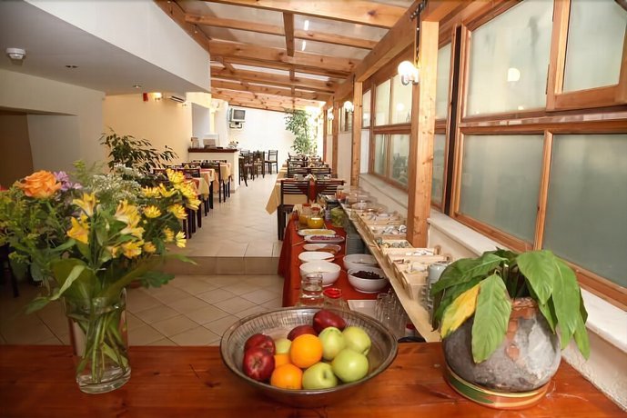 Yria Hotel