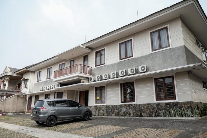 RedDoorz near Supermall Karawaci 2