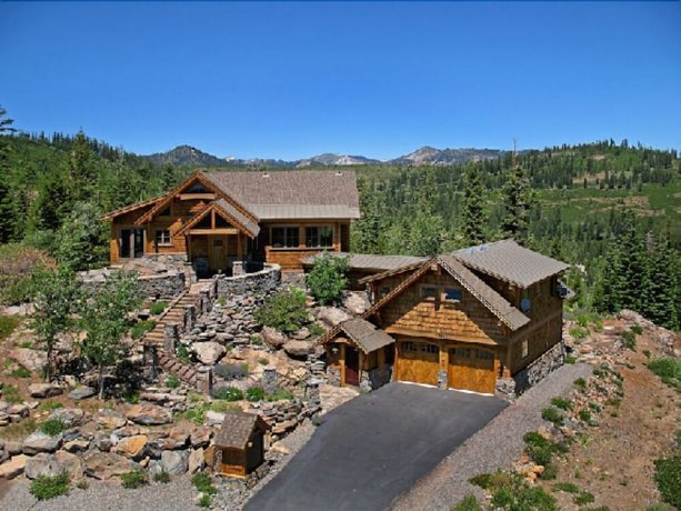 Glacier Luxury Lodge