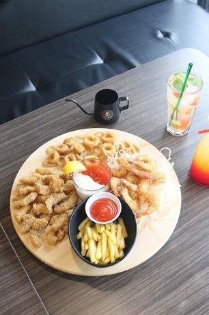 The Lively Hotel Kualanamu