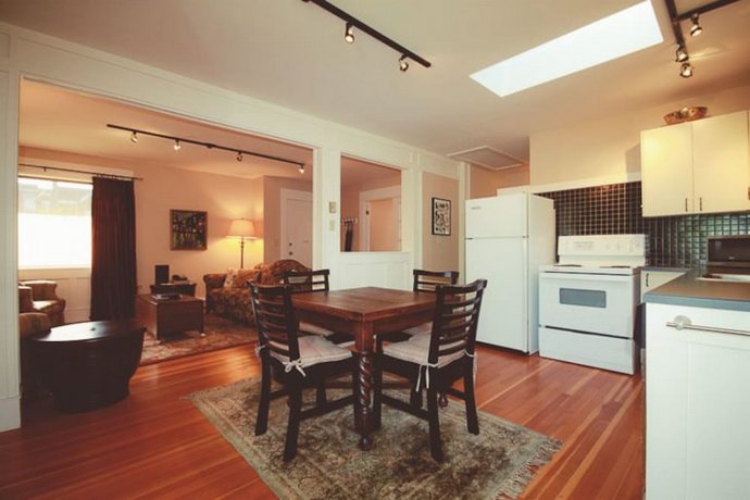 Spinnakers Gastro Brewpub & Guesthouses