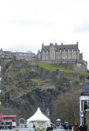 Edinburgh Castle Apartments New Town Edinburgh
