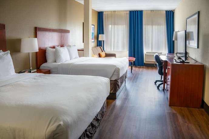Comfort Suites Outlet Center