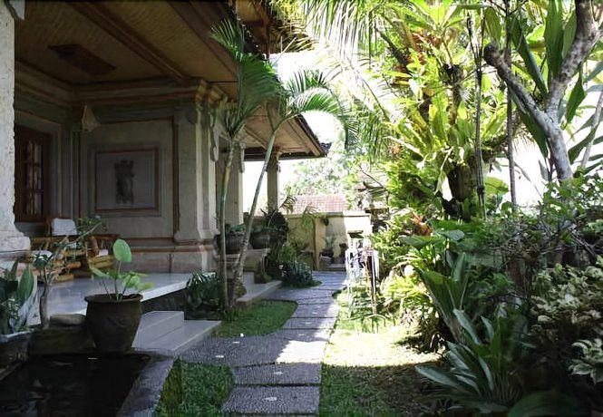 Gusti's Garden 2 Guest House