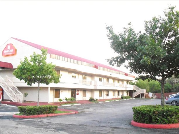 Homegate Studio and Suites San Antonio