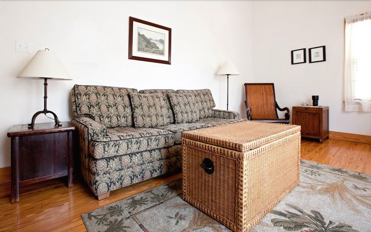 Island City House