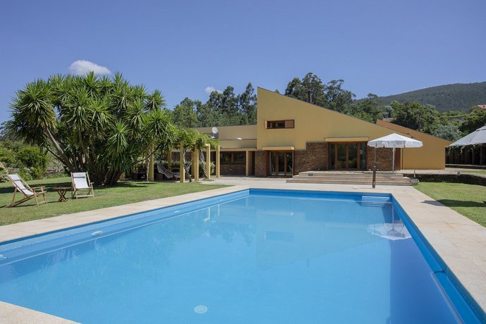 Liiiving in Caminha Countryside Pool House
