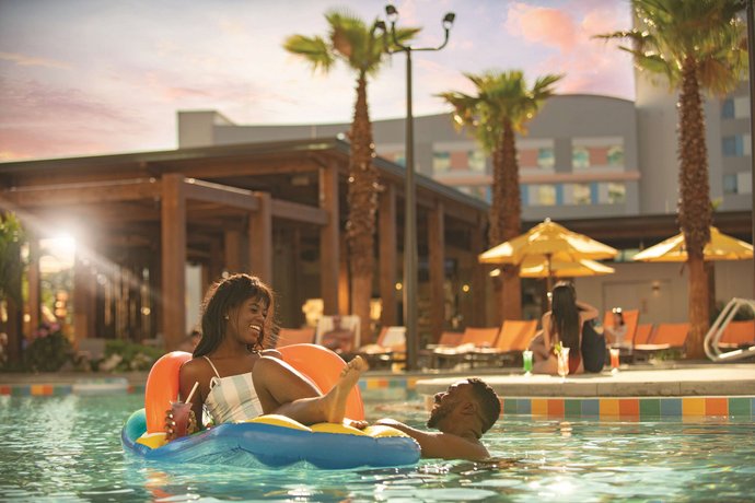 Universal's Endless Summer Resort - Dockside Inn and Suites