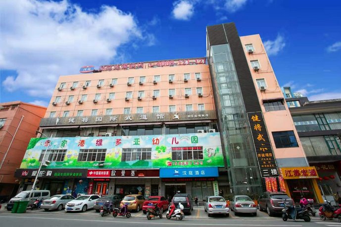 Hanting Express Zhangjiagang Jingang Central Square