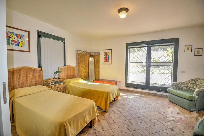Villa with garden near the sea Wi-Fi
