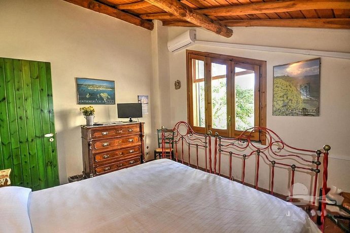 Villa with garden near the sea Wi-Fi