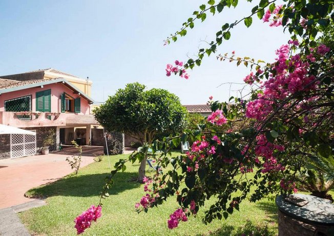 Villa with garden near the sea Wi-Fi