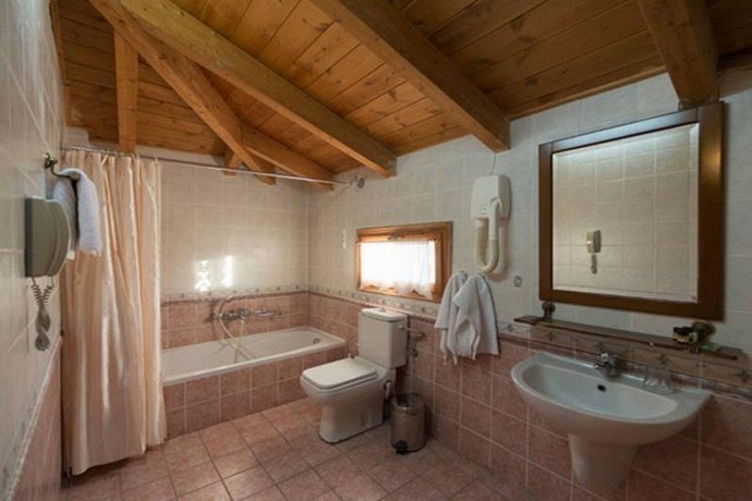 King Iniohos Hotel