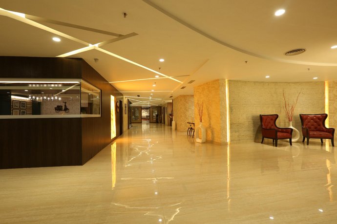 M crown Hotel