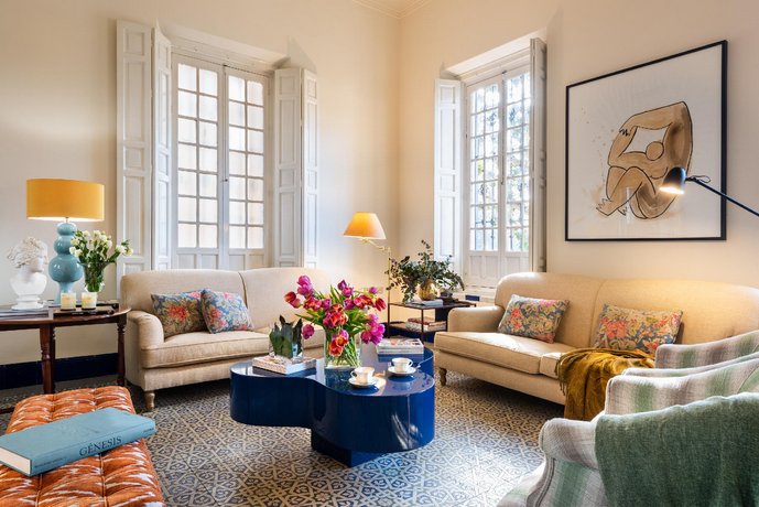 Villa Alfonso Luxury Villa In Midtown Parking