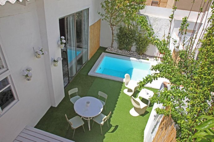PoolHouses Lila House