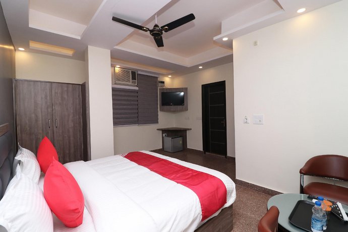 OYO 36848 Embellish Inn