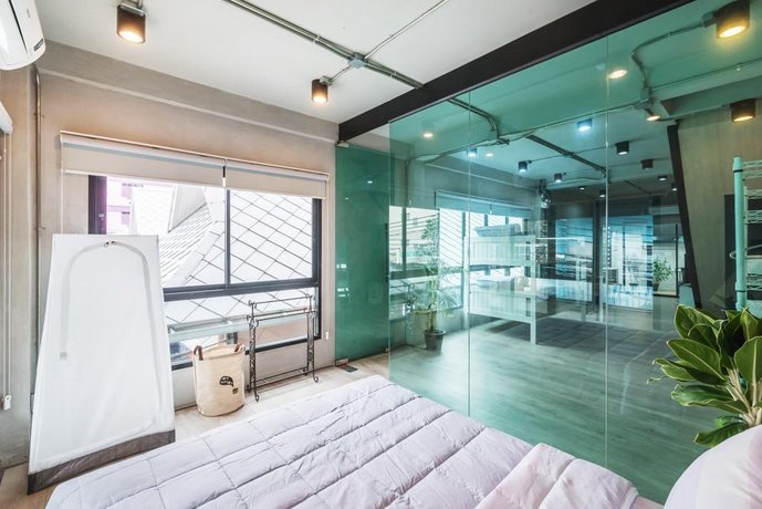 Light Loft at Victory Monument By Favstay
