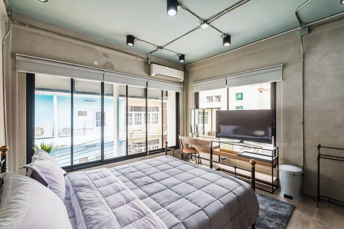 Light Loft at Victory Monument By Favstay