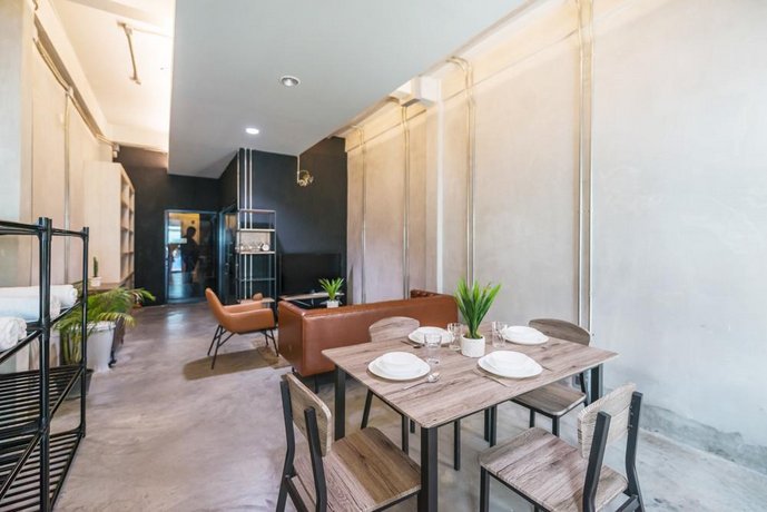 Light Loft at Victory Monument By Favstay