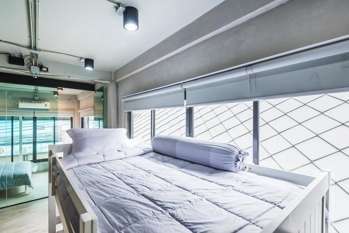 Light Loft at Victory Monument By Favstay