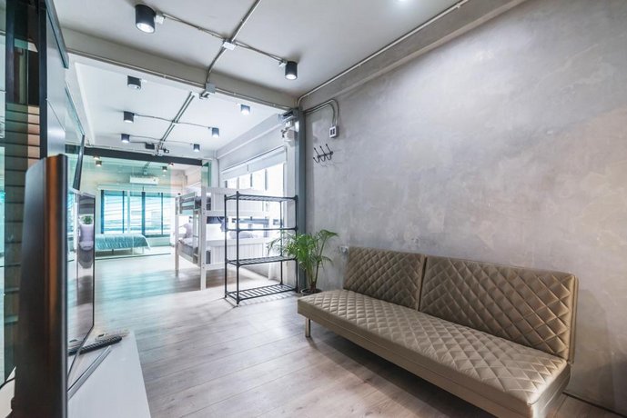 Light Loft at Victory Monument By Favstay