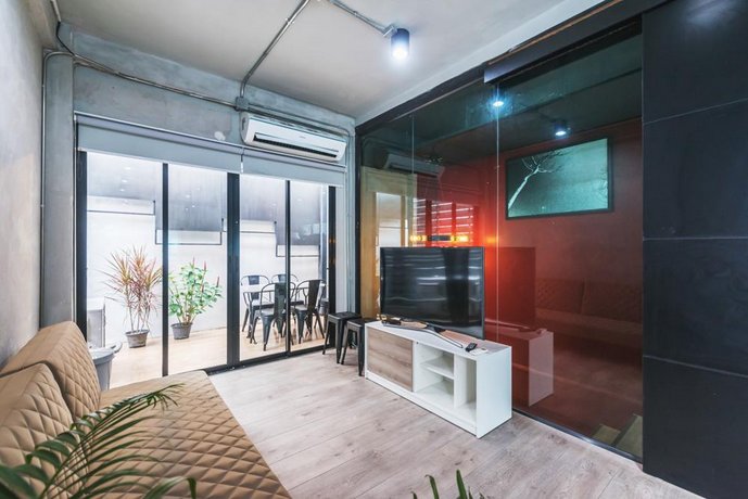 Light Loft at Victory Monument By Favstay