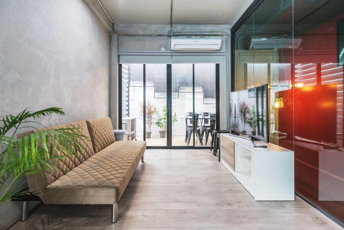 Light Loft at Victory Monument By Favstay