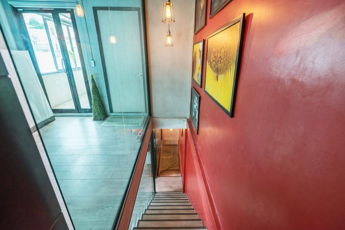 Light Loft at Victory Monument By Favstay