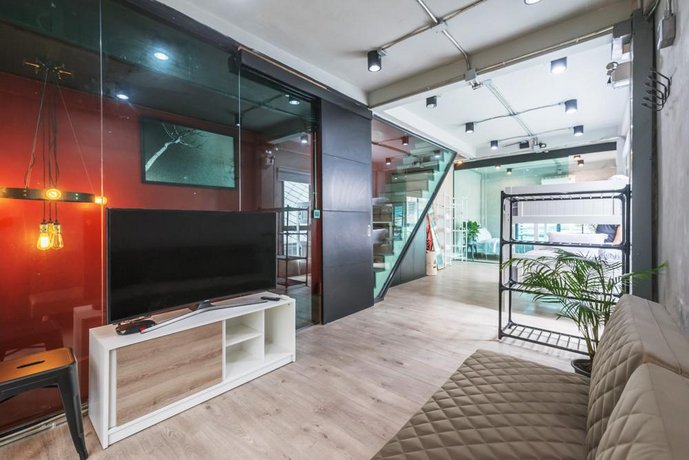 Light Loft at Victory Monument By Favstay