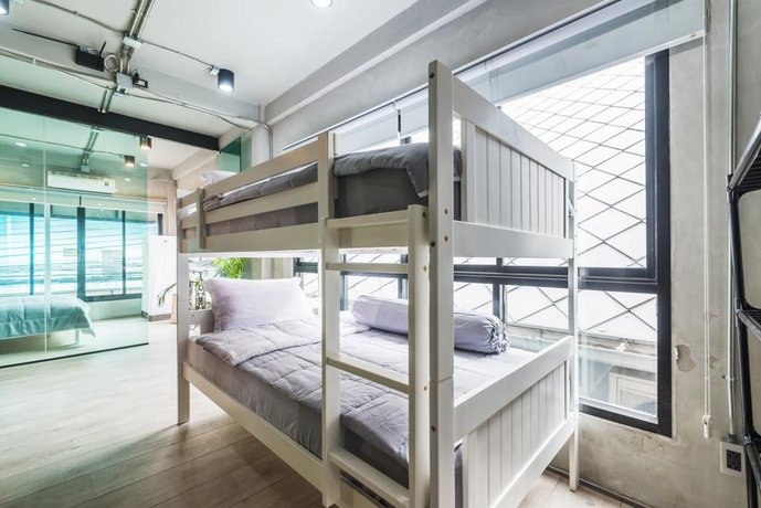 Light Loft at Victory Monument By Favstay