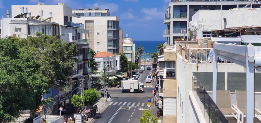 Design 3 Bdr Huge Rooftop Beach Side TL57