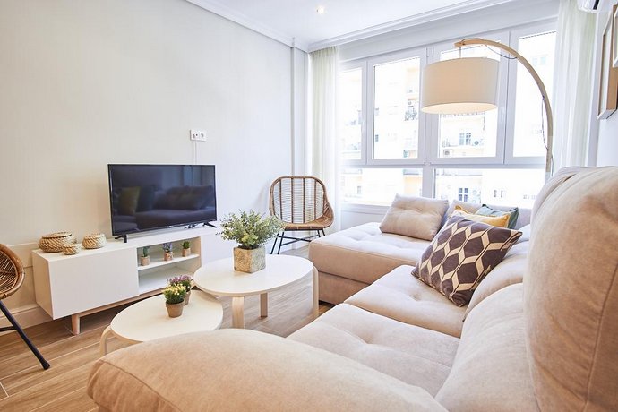 Riverside Central Deluxe Apartment