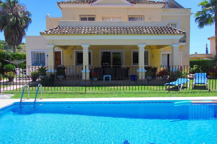 1106 Marbella Large Family Villa