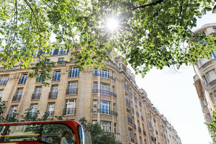 Veeve - Avenue to the Eiffel Tower