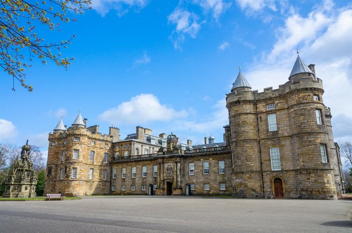 Perfect Location - Stylish 2bd Rose St Apartment