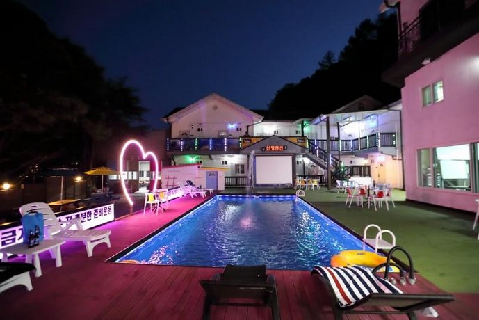 Hongcheon Sinyeong Pension